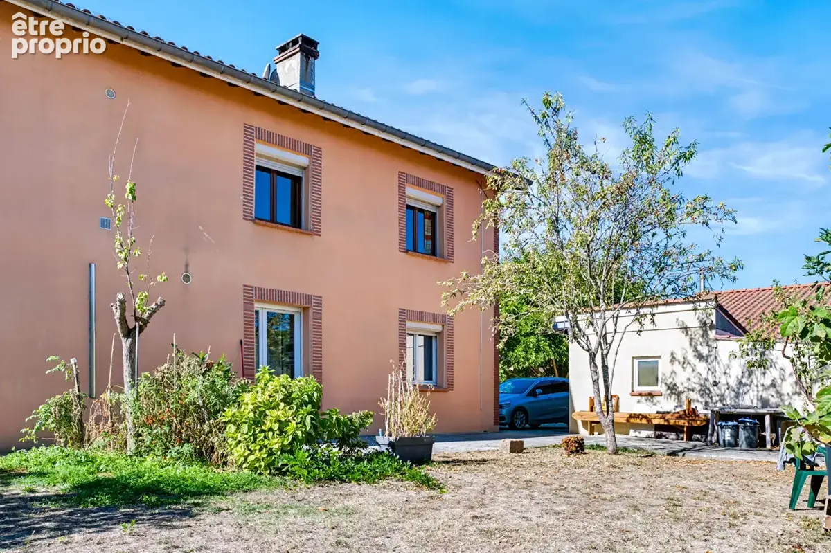 Maison à étage de 200 m² avec Garage et Dépendance de 100 m² + Terrain de 3378 m² - photo 2