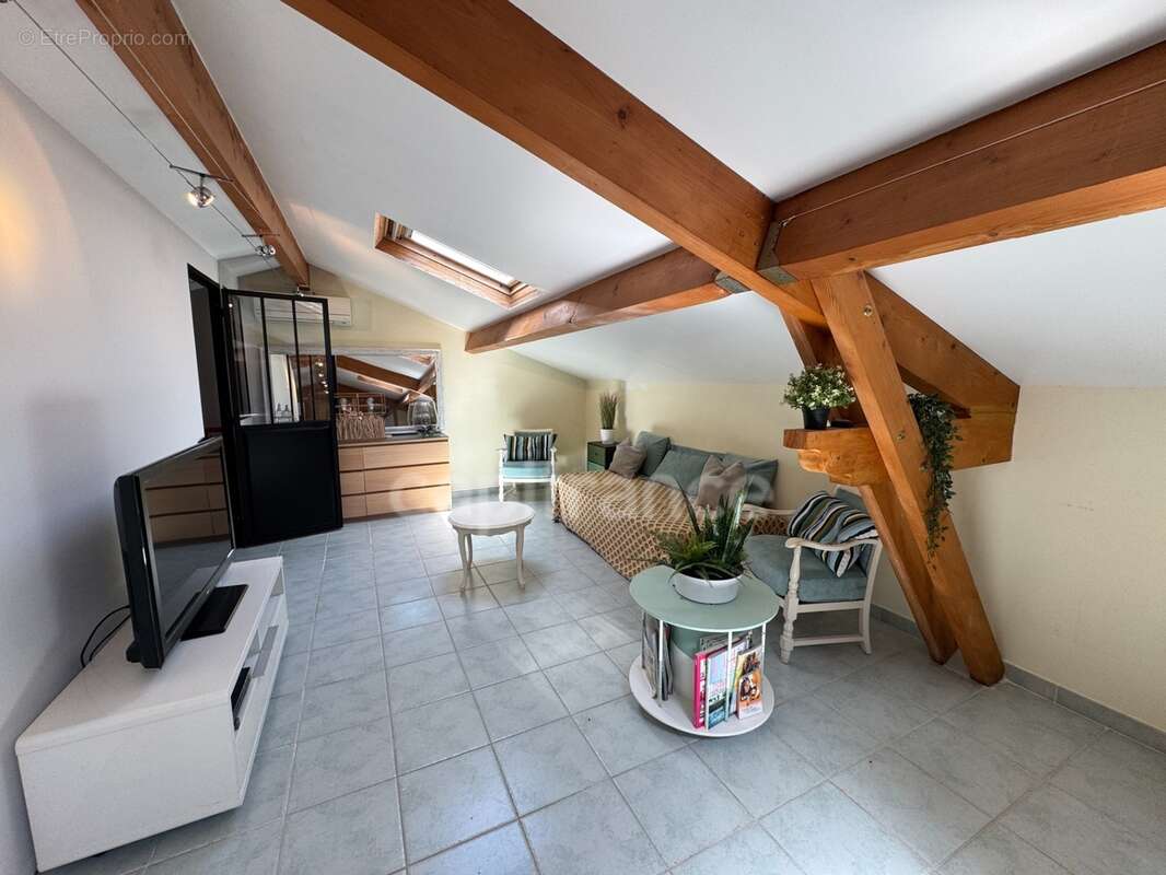 Murs grand local commercial – professions libérales possibles – 164 m² – terrasse / 2 parkings - photo 17