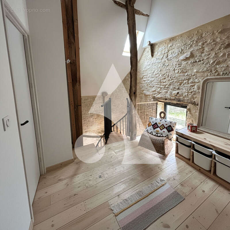 Maison à MONTGESTY