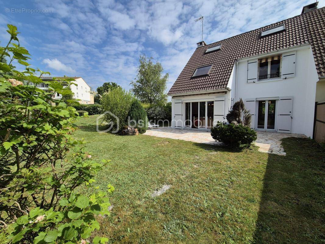 Maison à COURCOURONNES