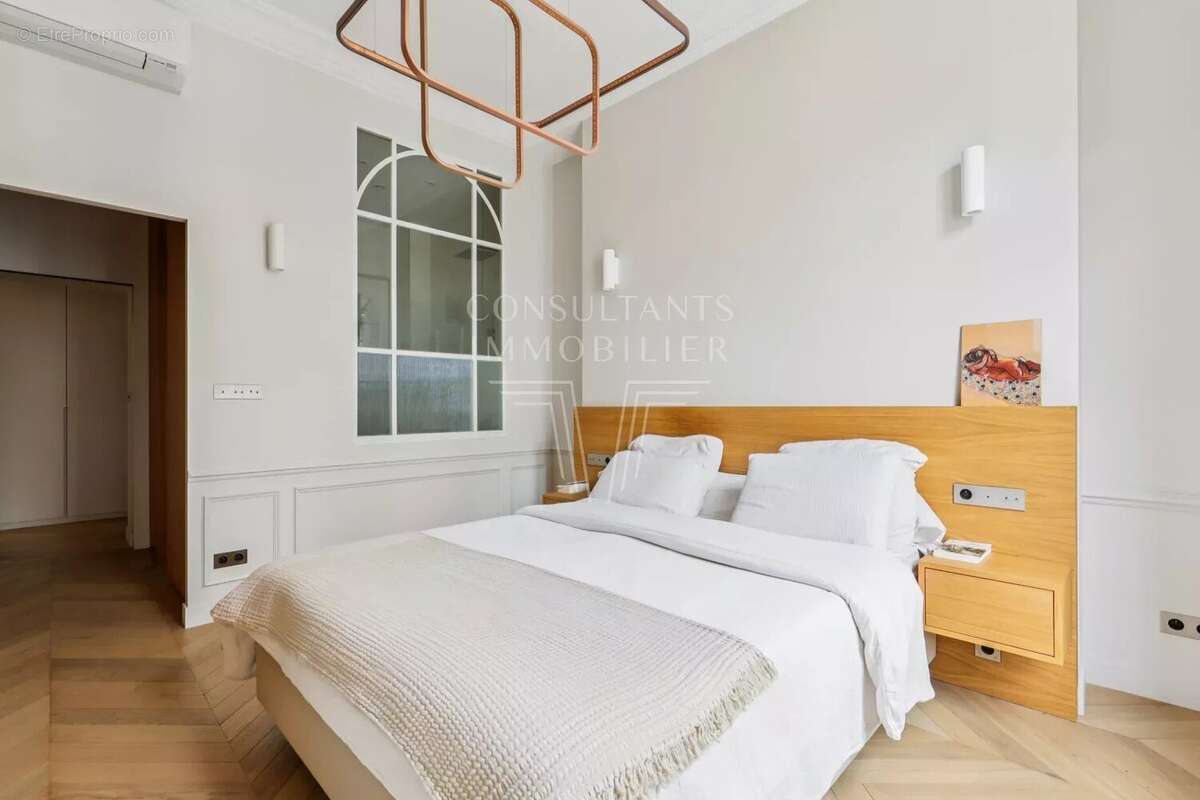 Appartement à PARIS-8E