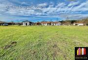 Terrain à SAINT-JULIEN-EN-BORN