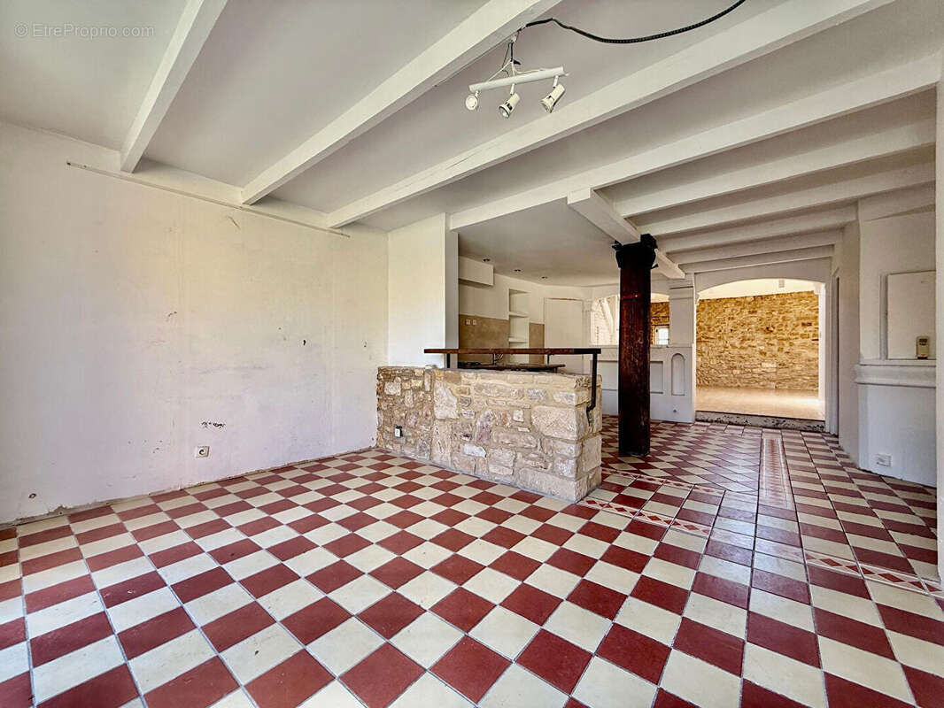Appartement à BAGNOLS-SUR-CEZE
