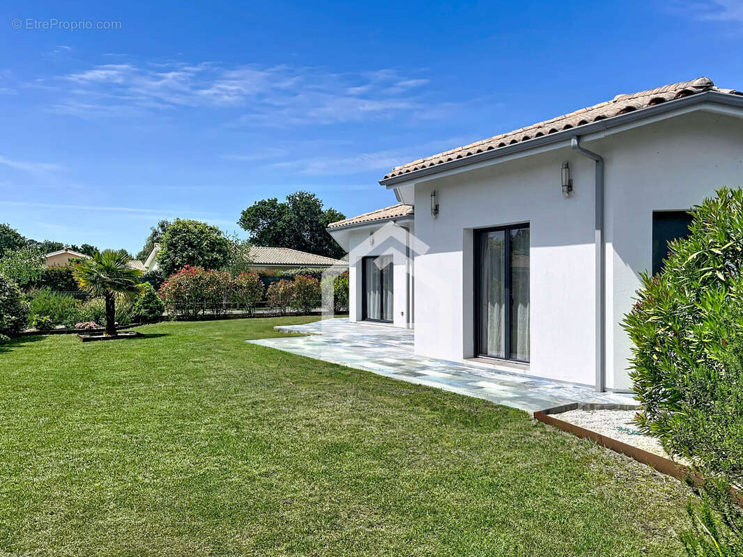 Maison à HOURTIN