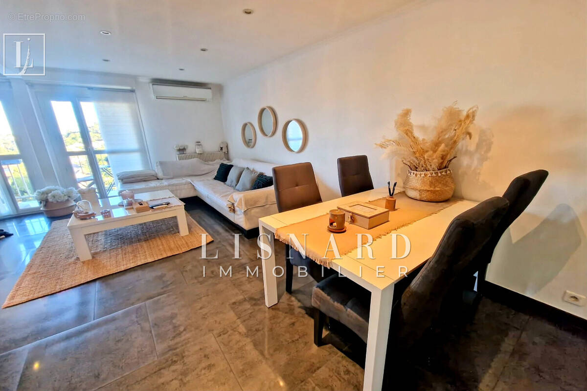 Appartement à VALLAURIS