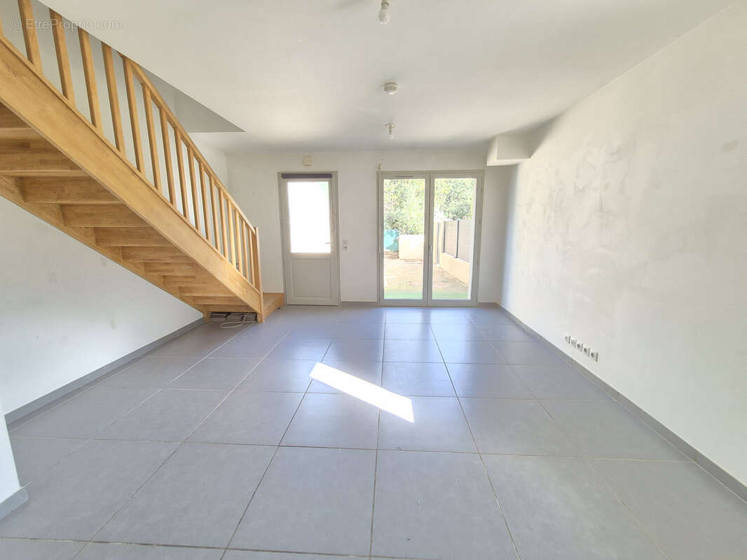 Maison à LE REVEST-LES-EAUX