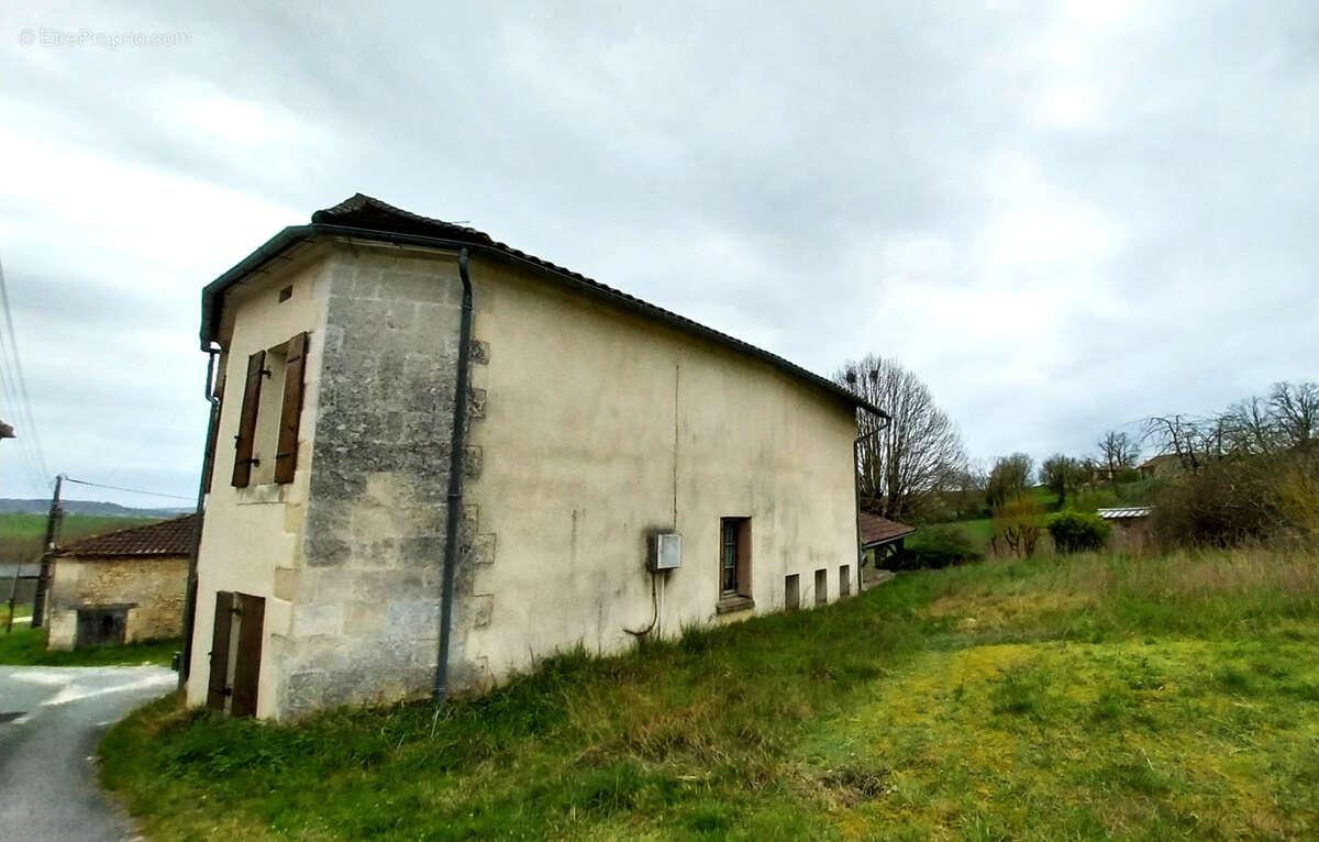 Maison à MONTAGRIER