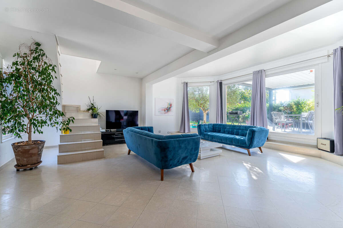 Maison à SAINT-GERMAIN-SUR-L'ARBRESLE