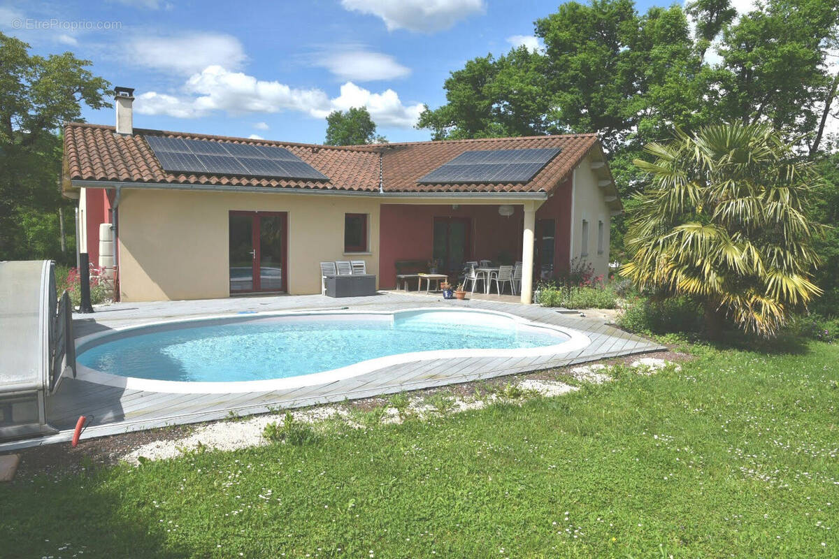 Maison à CHAVANNES-SUR-SURAN