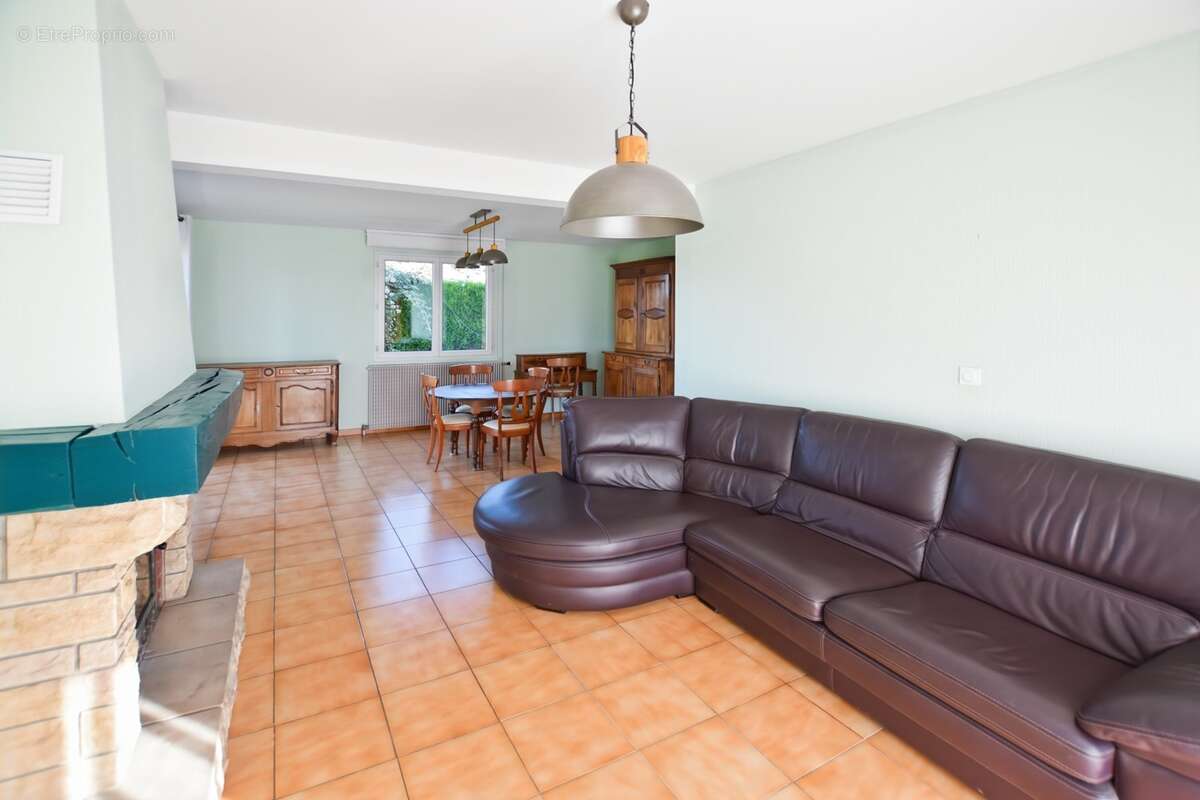 Maison sur sous-sol de 149 m2 avec 1840 m2 de terrain  à FARGES LES CHALON (71) - photo 5