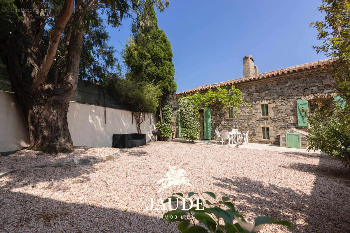 Maison à LA GARDE-FREINET