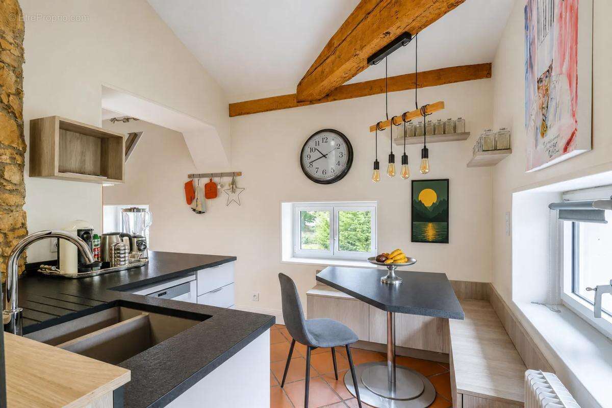 Appartement à COLLONGES-AU-MONT-D'OR