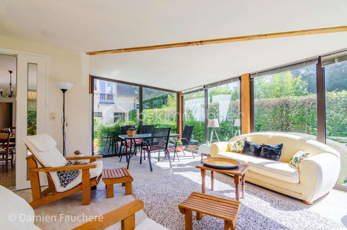 Maison familiale de plain-pied majoritairement avec véranda et jardin au calme ! - photo 7