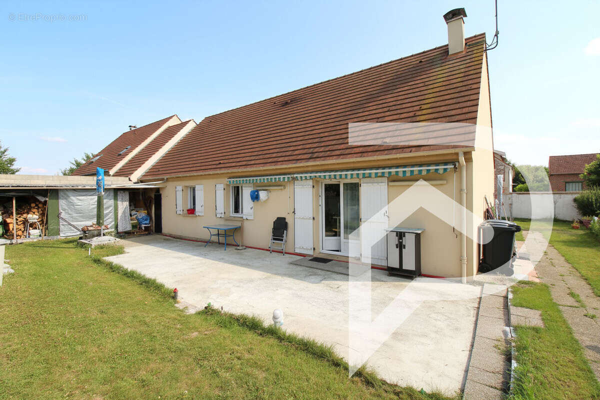 Maison à CHEVRIERES