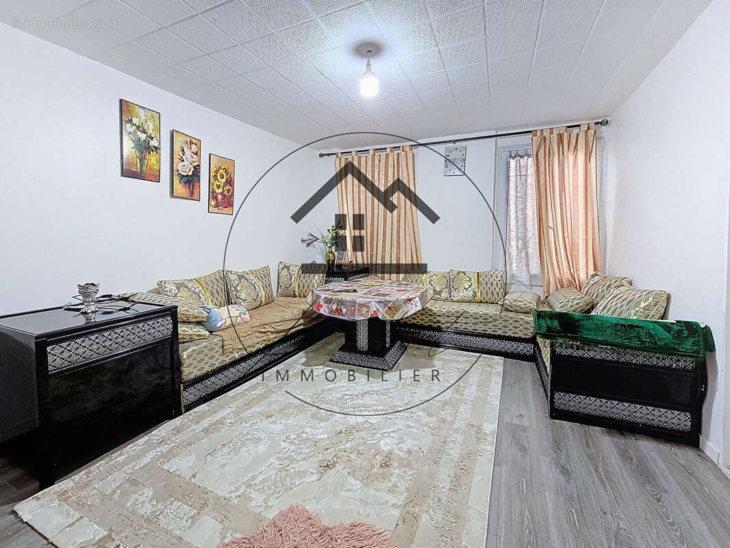 Appartement à MOUY