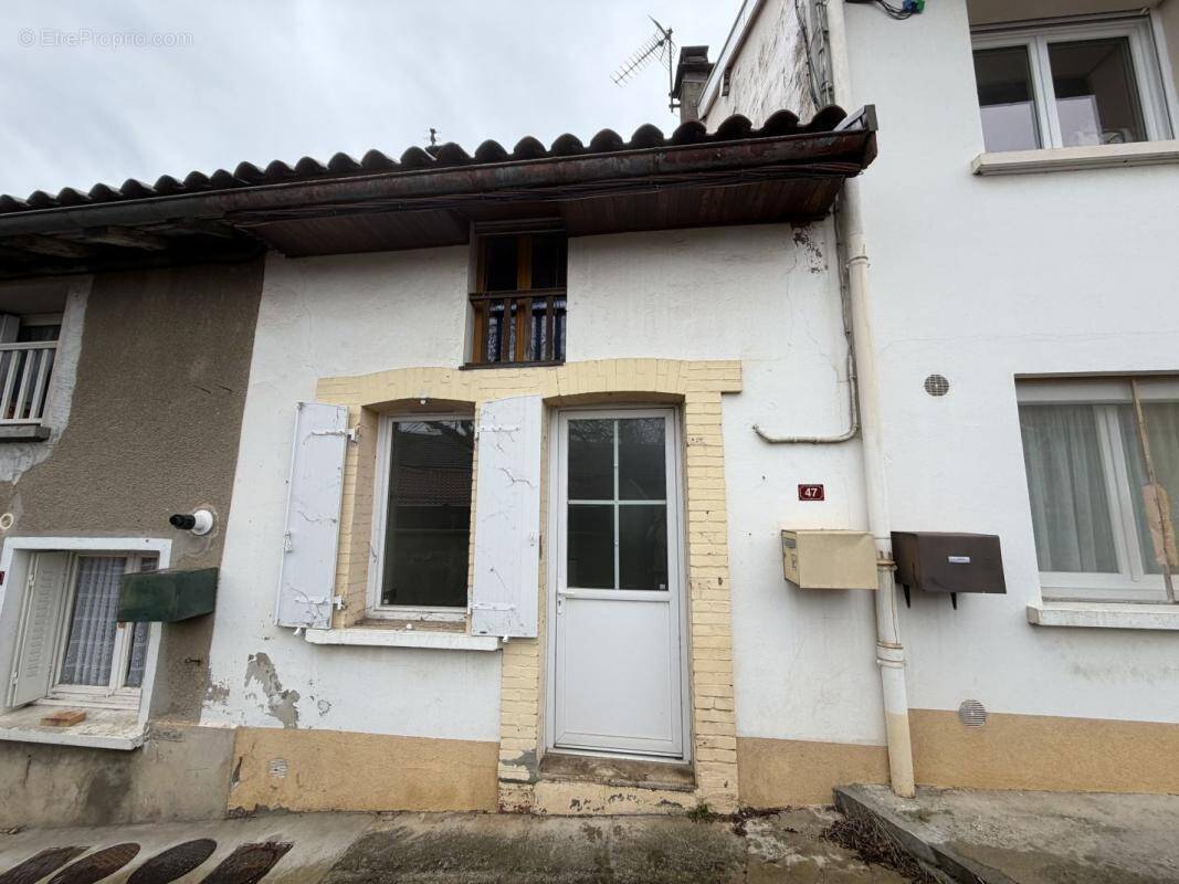 Maison à CHALAMONT