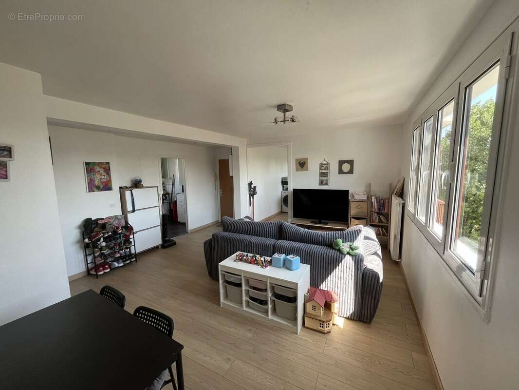 Appartement 66 m² à Les Clayes-Sous-Bois  - photo 2