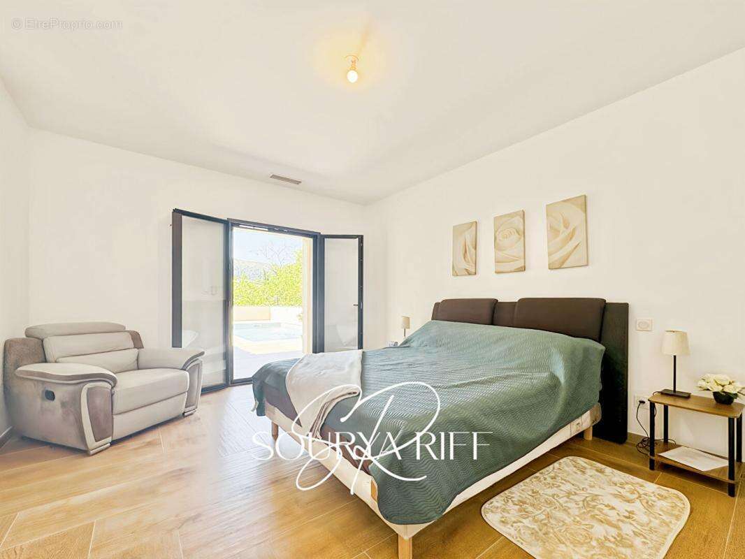 Villa 4 chambres, climatisation, piscine, sous-sol - photo 13