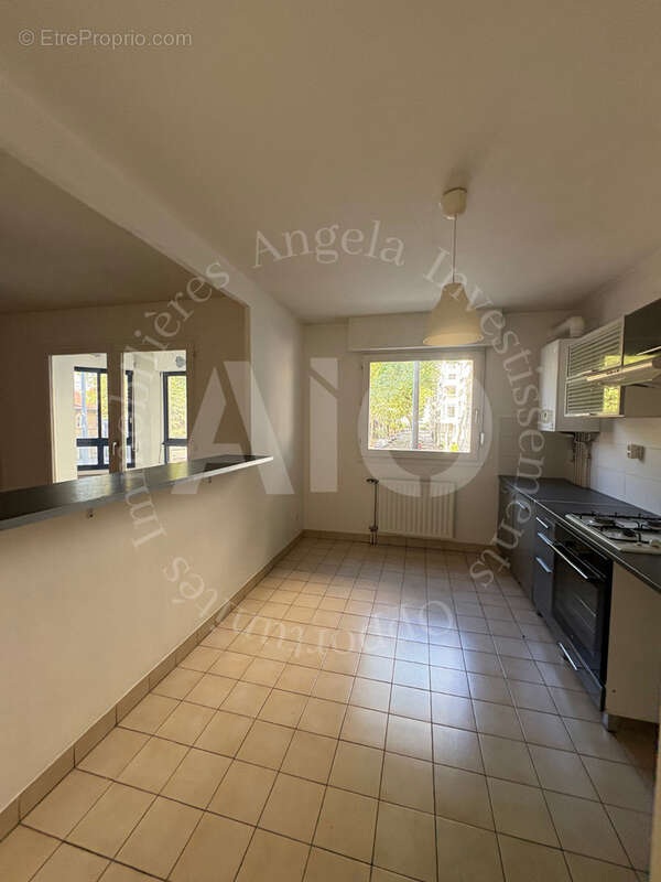 Appartement T3 de 74 m2 lumineux avec jardin d'hiver/véranda Lyon 3 - photo 4