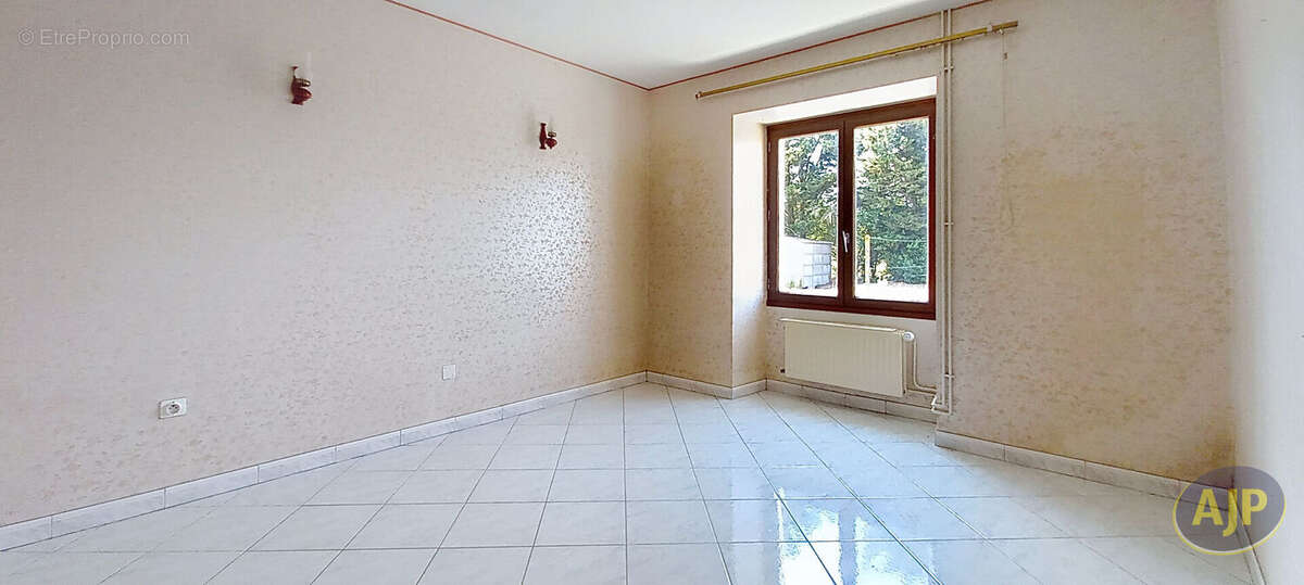 Maison à LA CHAPELLE-GLAIN