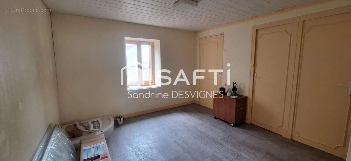 Maison 120 m² à Saint-Symphorien-De-Marmagne  - photo 4