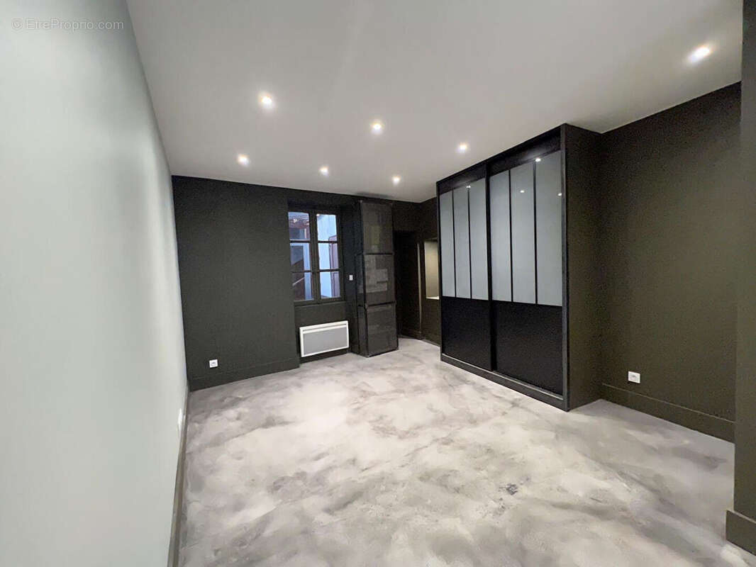 À vendre : Murs libres au coeur de Besançon, secteur Rivotte face parkings - photo 15