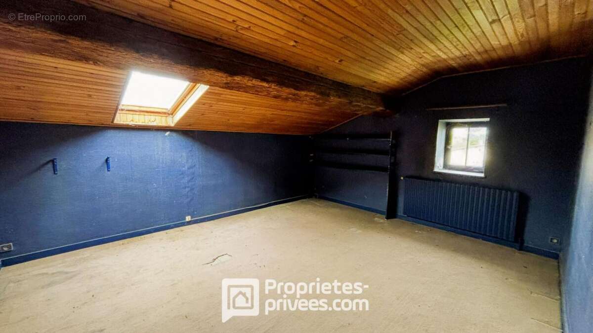 Maison à SAINT-GENIS-LES-OLLIERES