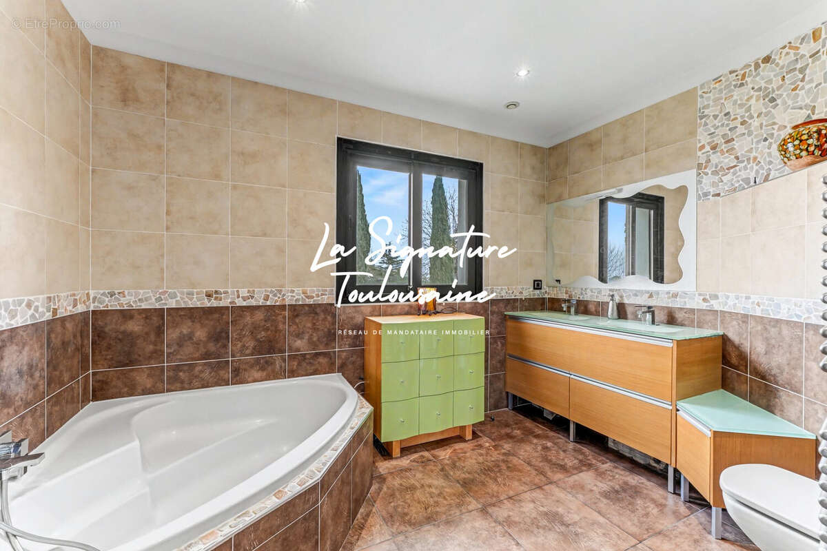 Maison à LACROIX-FALGARDE