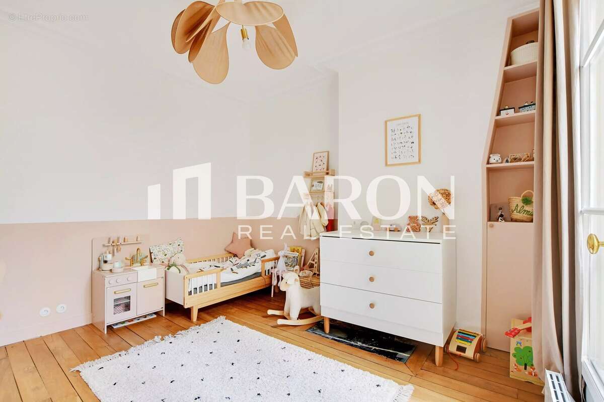 Appartement à NEUILLY-SUR-SEINE