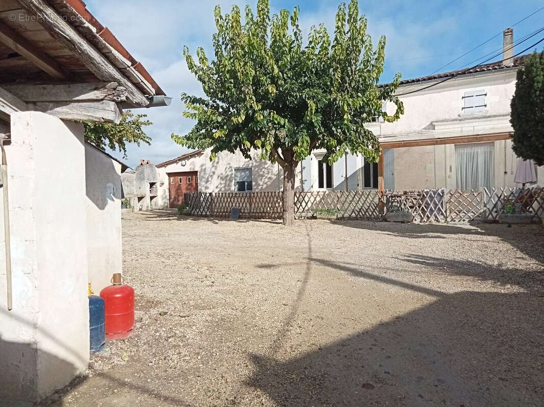 Appartement à SAINTE-SEVERE