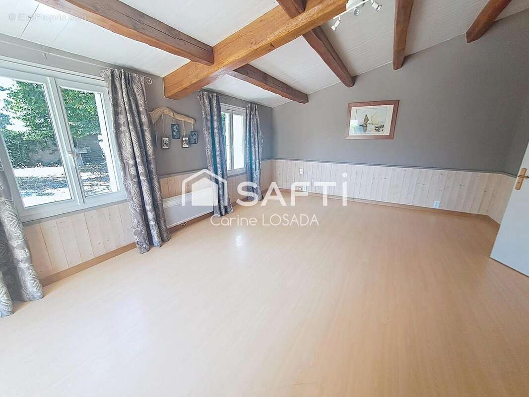 Maison 209 m² à Les Magnils-Reigniers  - photo 5