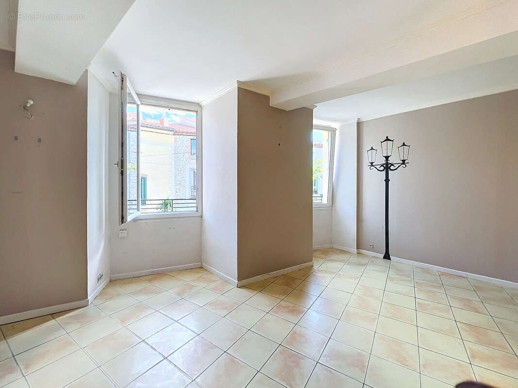 Maison à PEZILLA-LA-RIVIERE