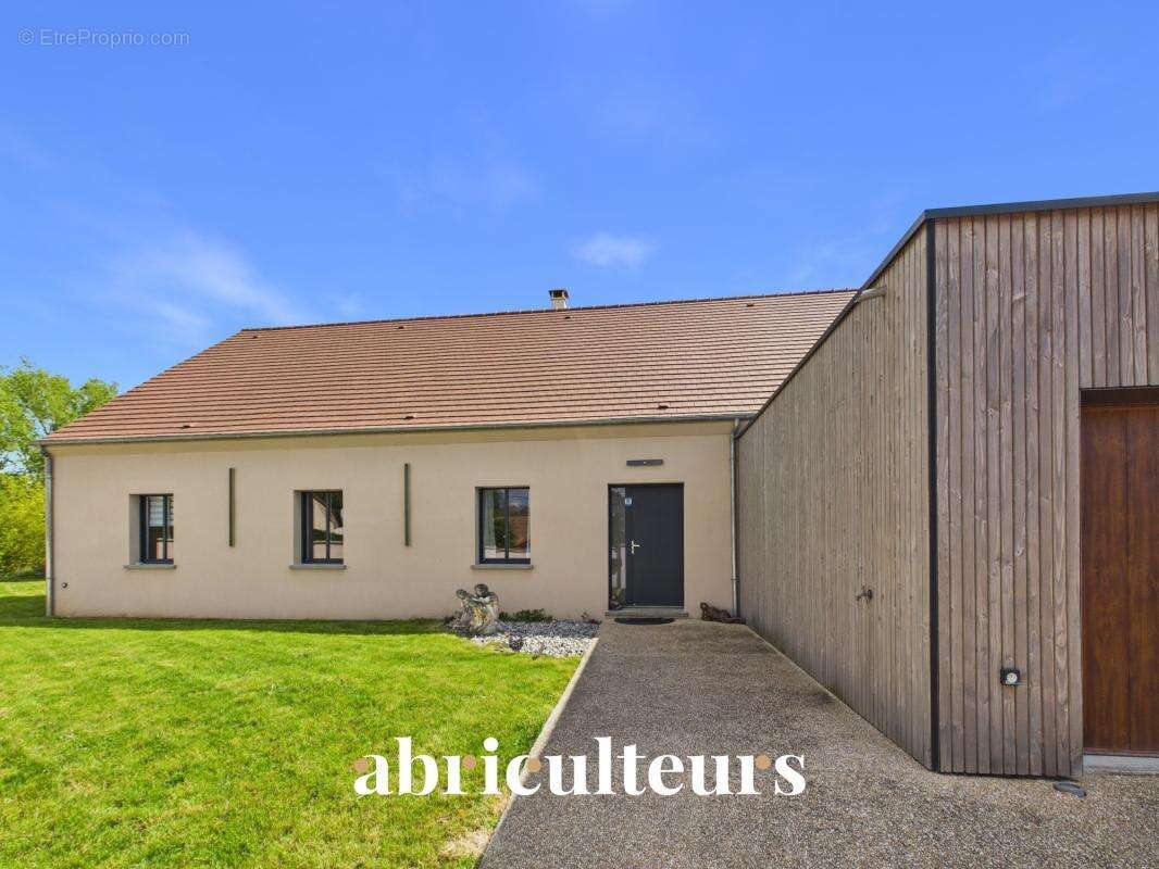Maison d’architecte de plain-pied récente avec vue panoramique sur la nature environnante en vente à Vaugrigneuse (91640) - photo 4