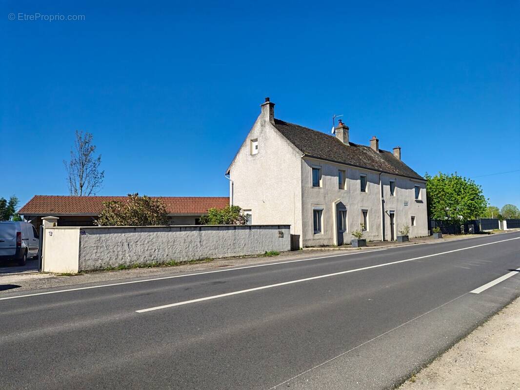 Maison à CHATENOY-LE-ROYAL