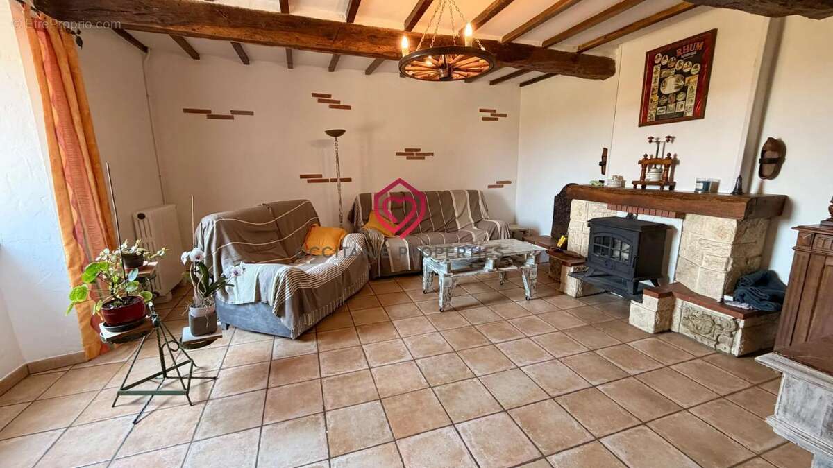 Propriété avec deux habitations et dépendances sur 1,3ha de terrain - photo 4