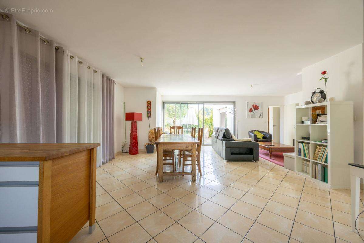 Maison à SAINT-SEBASTIEN-SUR-LOIRE