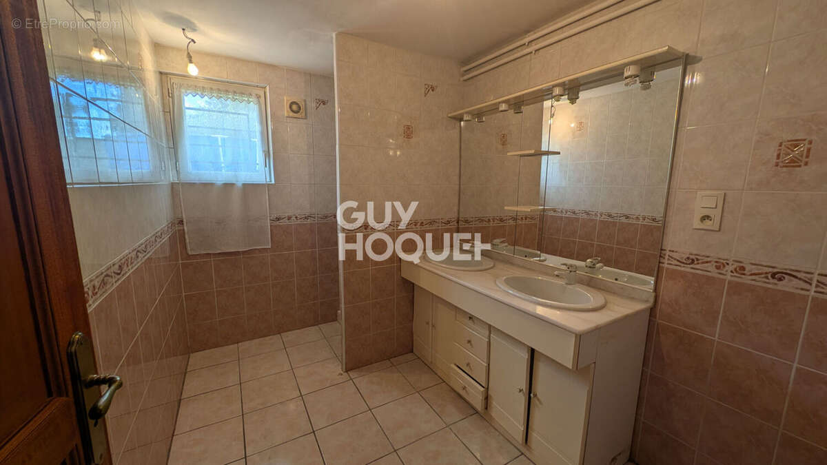 Maison familiale sur sous-sol complet - quartier recherché à deux pas des commodités - photo 8