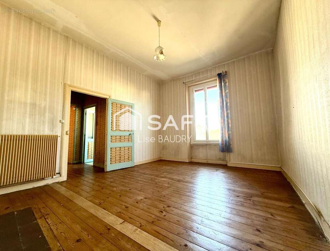 Maison 145 m² à Le Poire-Sur-Velluire  - photo 9