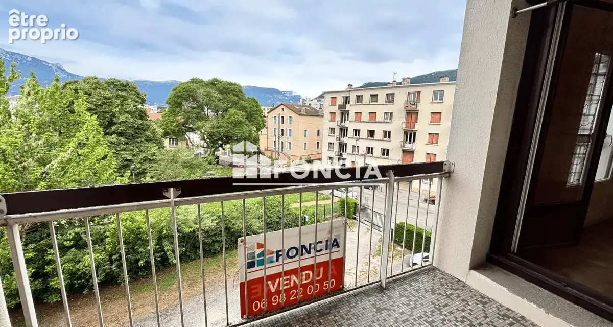 Saint Martin d'Hères, Rue Galilée résidence l'Hermitage II, secteur "La Croix Rouge", Beau T2 Bis de 65 m2 avec Parking - photo 10