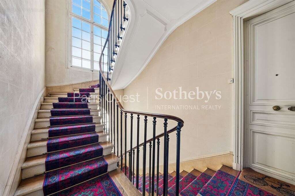 Appartement à NEUILLY-SUR-SEINE