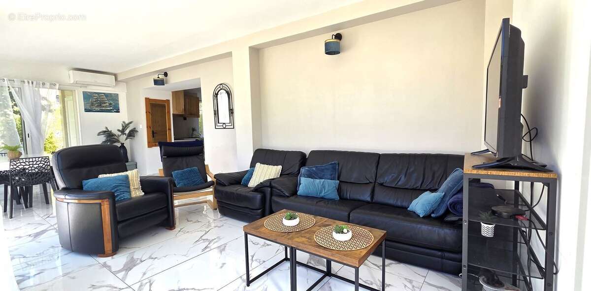 AUBAGNE-MAISON T5 A VENDRE-4 CHAMBRES-550M² DE TERRAIN-PROCHES - Maison à AUBAGNE