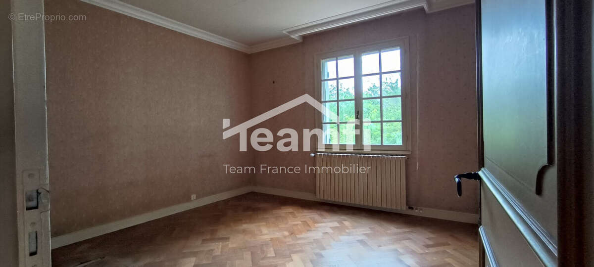 Maison à SAINT-JEAN-DE-BRAYE