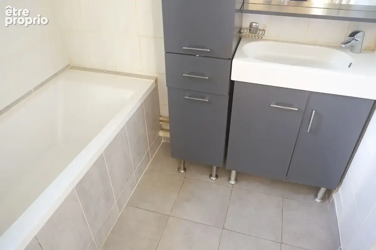 2 pièces à vendre au dernier étage rue du Cherche-Midi (75006) ! - photo 5