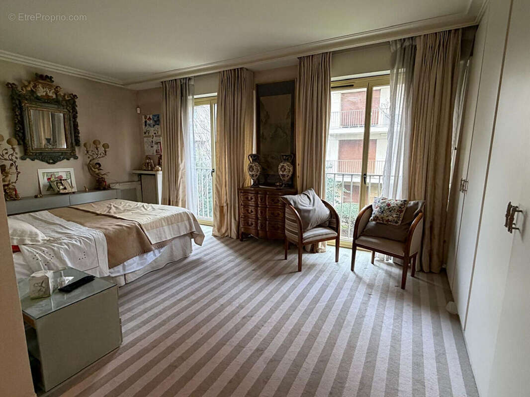 Appartement à NEUILLY-SUR-SEINE