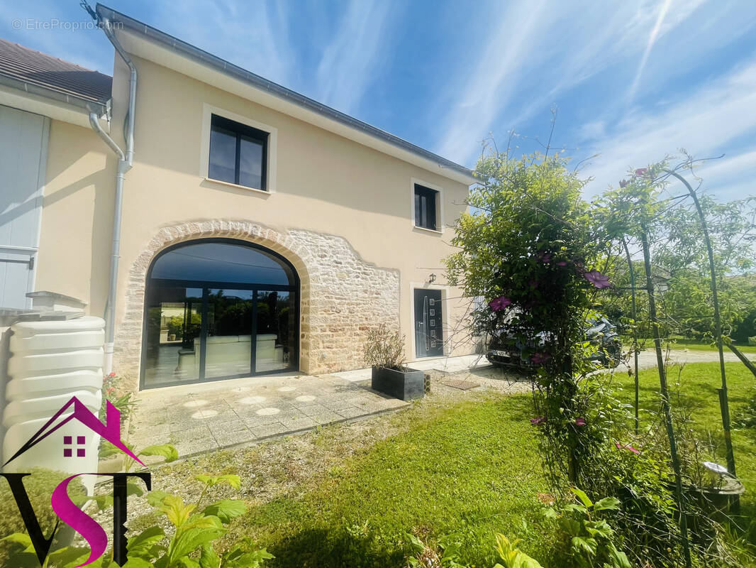 Maison à AUXONNE