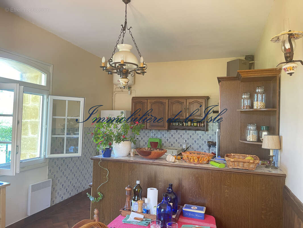 Propriete en pierres avec dependances et fort potentiel - photo 6