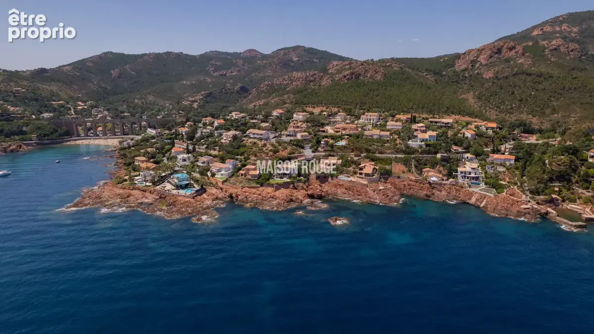 Saint-Raphaël : Villa contemporaine d'exception avec vue mer panoramique et piscine à débordement » - photo 5
