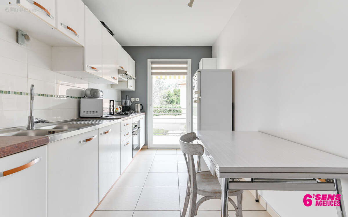 Appartement à GREZIEU-LA-VARENNE