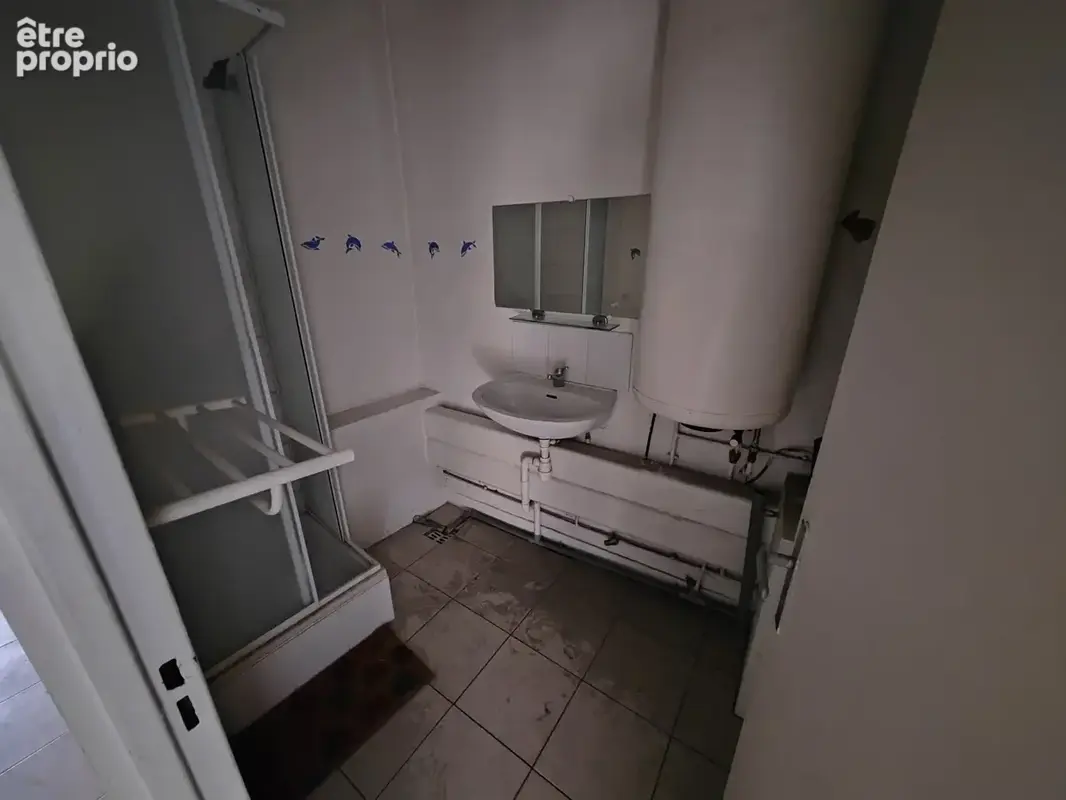 F2 avec balcon 44 m2 à rénover - photo 4