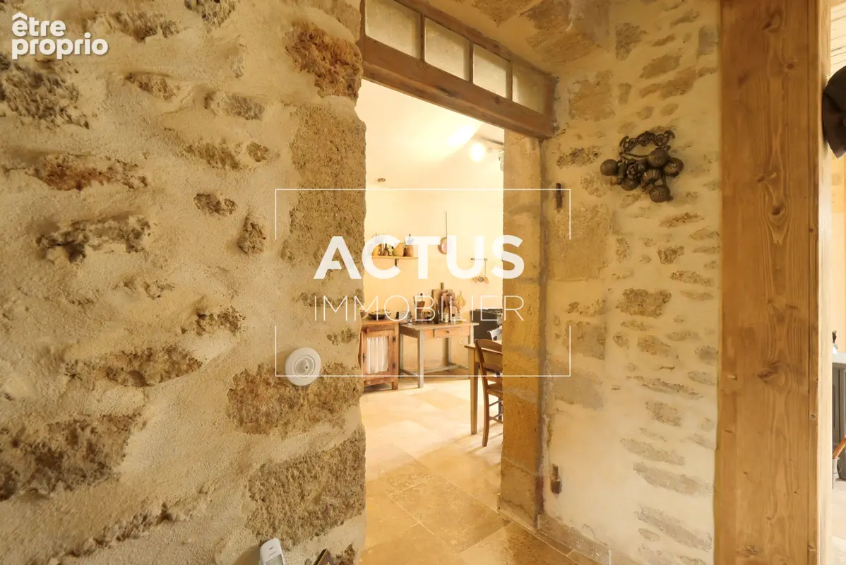 Maison 8 pièces 232 m² à vendre à Cornillon-Confoux (13250) - photo 7